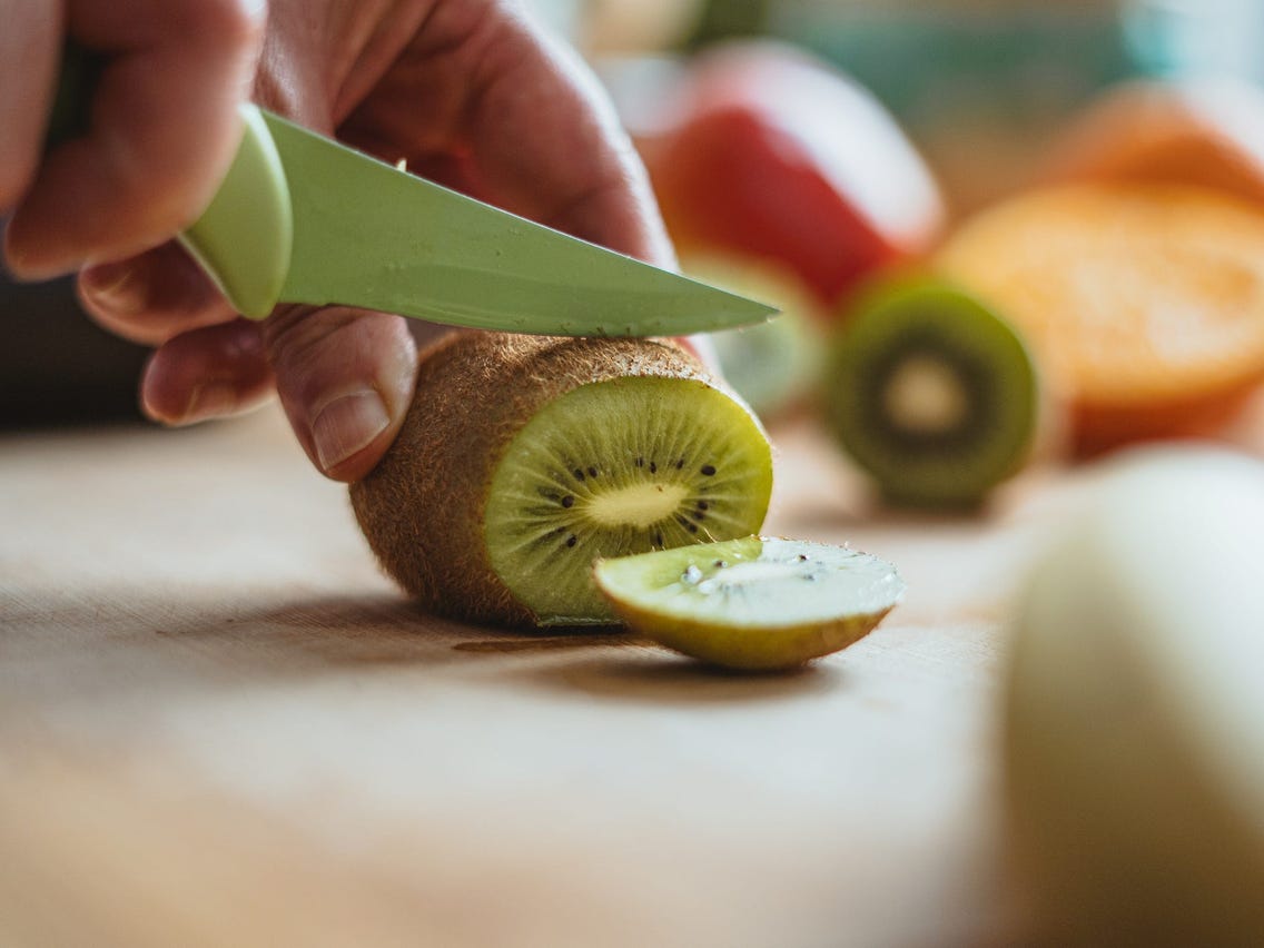 How to Cut and Peel a Kiwi