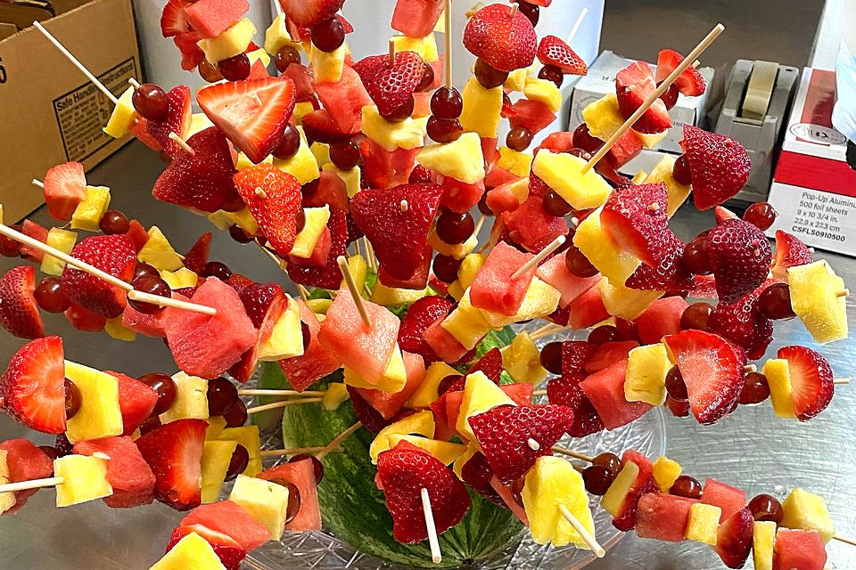 Easy Edible Fruit Arrangement for Summer Parties: Food Fun With Fruit Kebabs | Fruit | 30Seconds Food