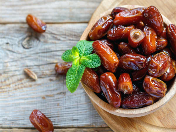 Things That Happen To Your Body If You Eat Three Dates A Day - Boldsky.com