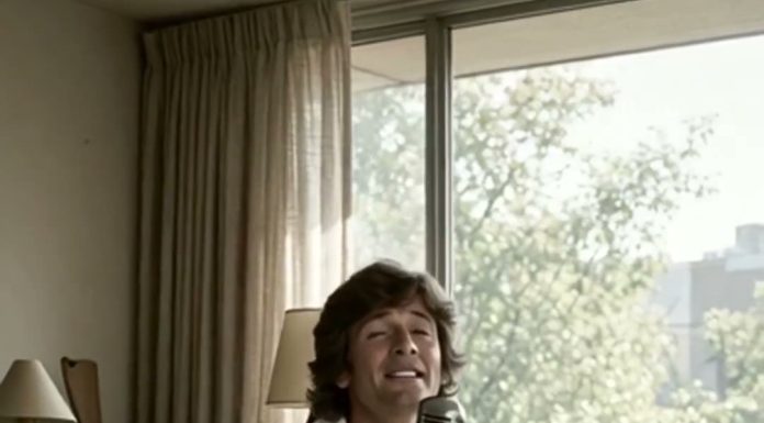 Barry Manilow: La verdad oculta detrás de sus baladas inolvidables